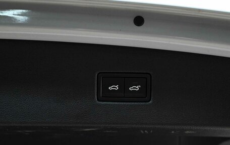 Volkswagen Tiguan II, 2018 год, 3 070 000 рублей, 14 фотография