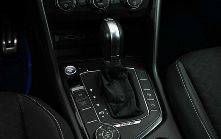 Volkswagen Tiguan II, 2018 год, 3 070 000 рублей, 16 фотография