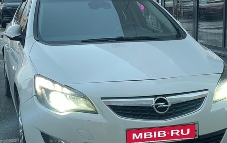 Opel Astra J, 2011 год, 580 000 рублей, 1 фотография
