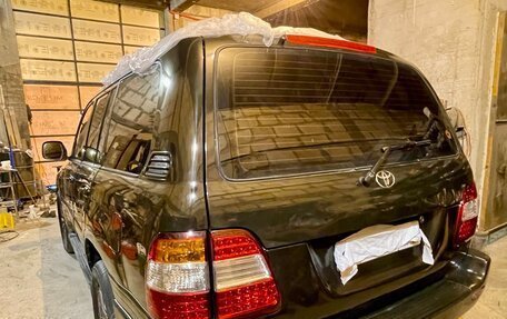 Toyota Land Cruiser 100 рестайлинг 2, 2002 год, 2 200 000 рублей, 6 фотография