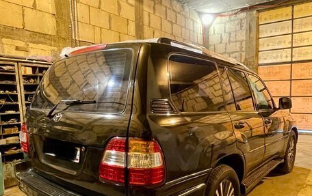 Toyota Land Cruiser 100 рестайлинг 2, 2002 год, 2 200 000 рублей, 2 фотография