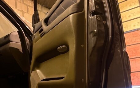 Toyota Land Cruiser 100 рестайлинг 2, 2002 год, 2 200 000 рублей, 11 фотография