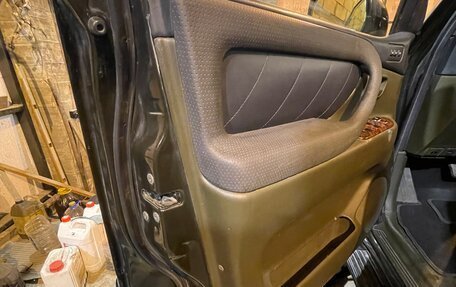 Toyota Land Cruiser 100 рестайлинг 2, 2002 год, 2 200 000 рублей, 16 фотография