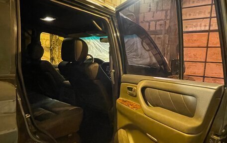 Toyota Land Cruiser 100 рестайлинг 2, 2002 год, 2 200 000 рублей, 12 фотография