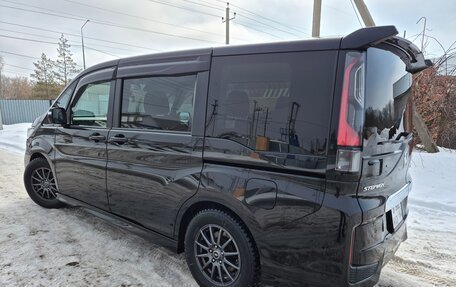 Honda Stepwgn IV, 2018 год, 2 350 000 рублей, 3 фотография