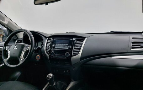 Mitsubishi Pajero Sport III рестайлинг, 2017 год, 2 549 000 рублей, 12 фотография