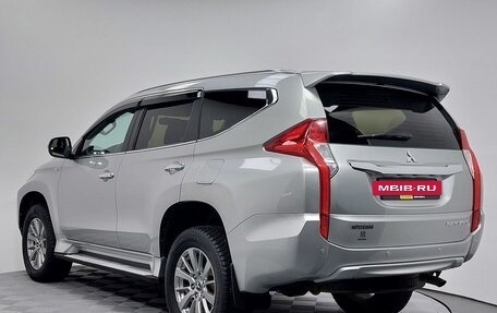 Mitsubishi Pajero Sport III рестайлинг, 2017 год, 2 549 000 рублей, 7 фотография