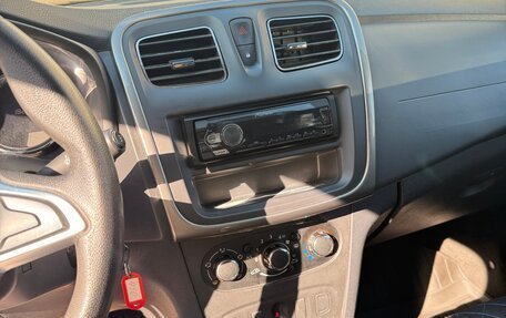 Renault Logan II, 2018 год, 595 000 рублей, 9 фотография