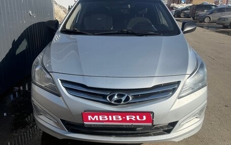 Hyundai Solaris II рестайлинг, 2015 год, 800 000 рублей, 1 фотография