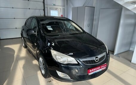 Opel Astra J, 2011 год, 684 000 рублей, 1 фотография