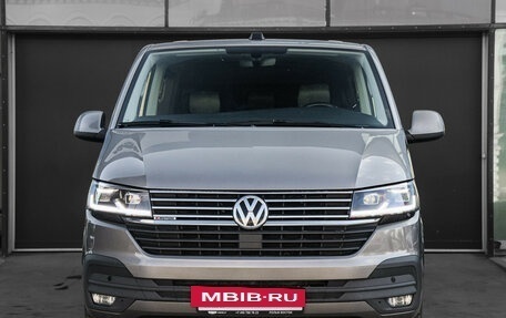 Volkswagen Caravelle T6 рестайлинг, 2021 год, 4 950 000 рублей, 2 фотография