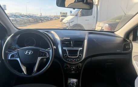 Hyundai Solaris II рестайлинг, 2015 год, 800 000 рублей, 4 фотография