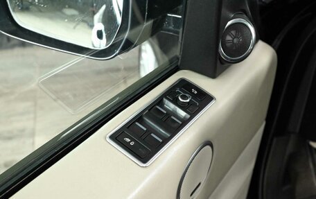 Land Rover Range Rover IV рестайлинг, 2015 год, 3 750 000 рублей, 19 фотография