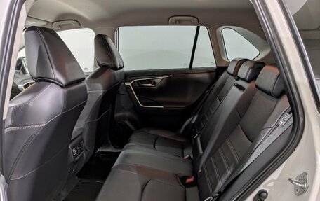 Toyota RAV4, 2022 год, 4 400 000 рублей, 4 фотография