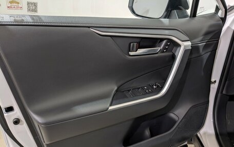 Toyota RAV4, 2022 год, 4 400 000 рублей, 23 фотография