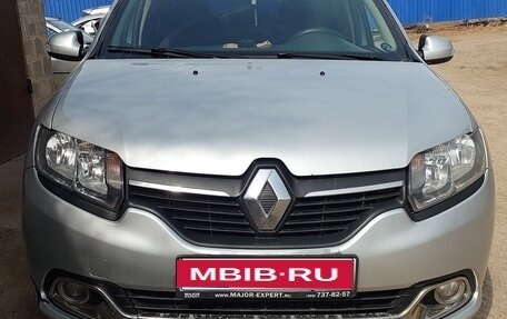 Renault Logan II, 2015 год, 985 000 рублей, 1 фотография