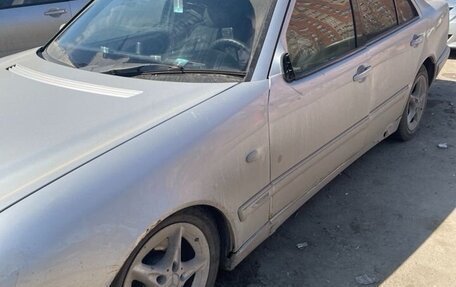 Mercedes-Benz E-Класс, 1996 год, 180 000 рублей, 2 фотография