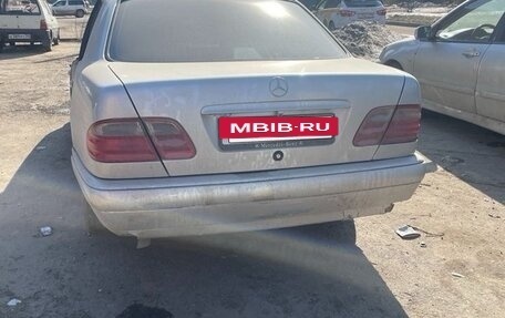 Mercedes-Benz E-Класс, 1996 год, 180 000 рублей, 3 фотография