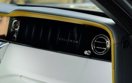 Rolls-Royce Cullinan, 2026 год, 79 990 000 рублей, 22 фотография