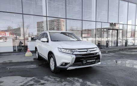 Mitsubishi Outlander III рестайлинг 3, 2016 год, 1 599 000 рублей, 3 фотография