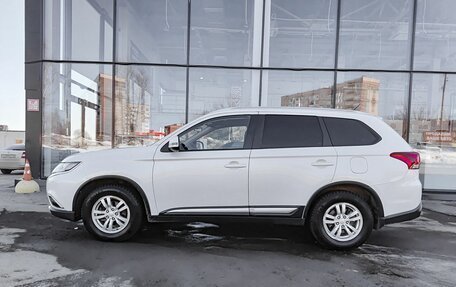 Mitsubishi Outlander III рестайлинг 3, 2016 год, 1 599 000 рублей, 10 фотография