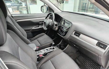 Mitsubishi Outlander III рестайлинг 3, 2016 год, 1 599 000 рублей, 13 фотография