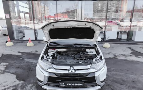 Mitsubishi Outlander III рестайлинг 3, 2016 год, 1 599 000 рублей, 11 фотография