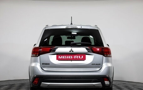 Mitsubishi Outlander III рестайлинг 3, 2015 год, 1 789 000 рублей, 6 фотография