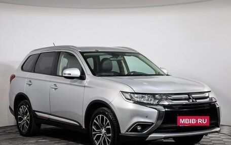 Mitsubishi Outlander III рестайлинг 3, 2015 год, 1 789 000 рублей, 3 фотография