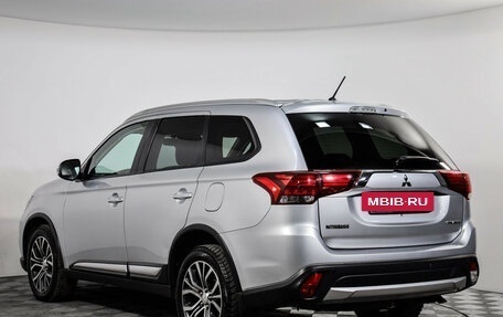 Mitsubishi Outlander III рестайлинг 3, 2015 год, 1 789 000 рублей, 7 фотография