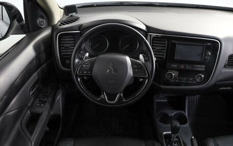 Mitsubishi Outlander III рестайлинг 3, 2015 год, 1 789 000 рублей, 10 фотография