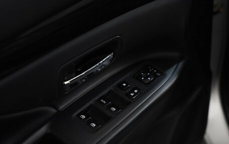 Mitsubishi Outlander III рестайлинг 3, 2015 год, 1 789 000 рублей, 23 фотография