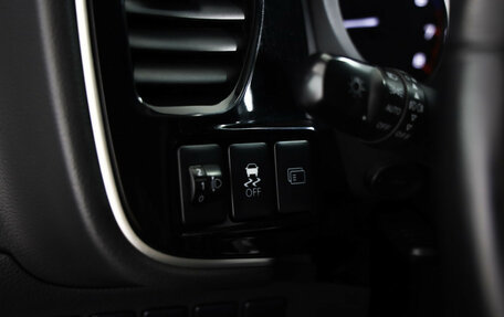 Mitsubishi Outlander III рестайлинг 3, 2015 год, 1 789 000 рублей, 21 фотография