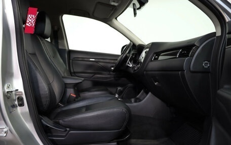 Mitsubishi Outlander III рестайлинг 3, 2015 год, 1 789 000 рублей, 27 фотография