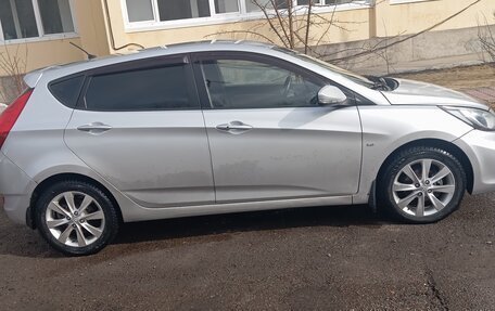 Hyundai Solaris II рестайлинг, 2011 год, 780 000 рублей, 2 фотография