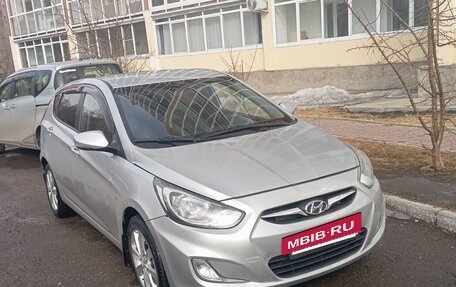 Hyundai Solaris II рестайлинг, 2011 год, 780 000 рублей, 3 фотография