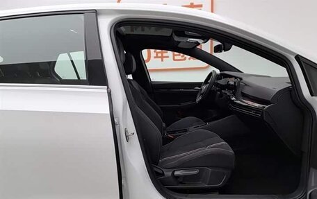 Volkswagen Golf VIII, 2023 год, 2 165 000 рублей, 9 фотография