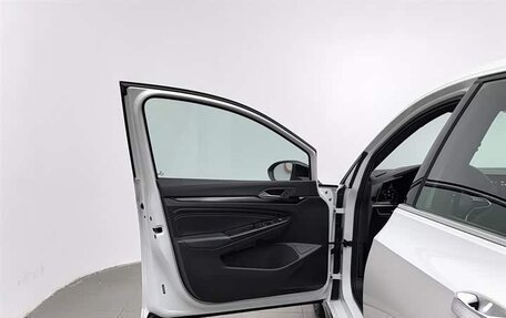 Volkswagen Golf VIII, 2023 год, 2 165 000 рублей, 6 фотография