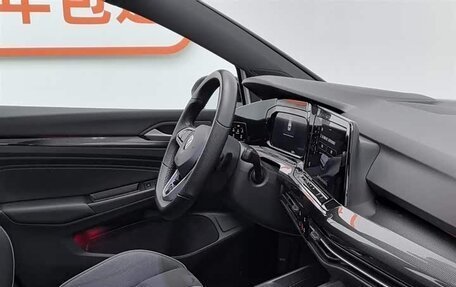 Volkswagen Golf VIII, 2023 год, 2 165 000 рублей, 14 фотография