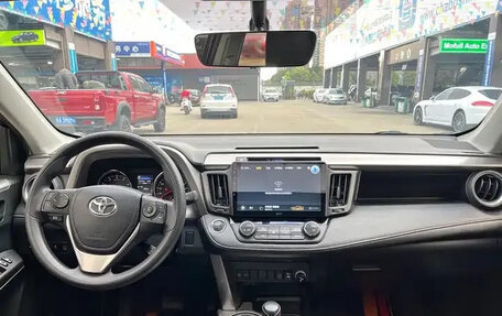 Toyota RAV4, 2019 год, 1 799 200 рублей, 12 фотография