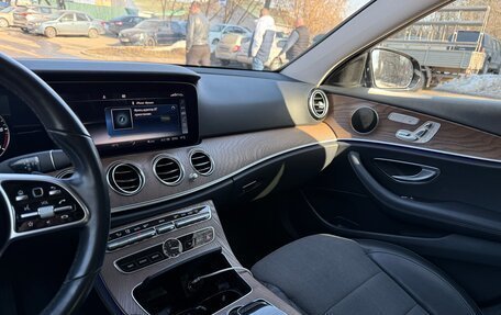 Mercedes-Benz E-Класс, 2019 год, 3 600 000 рублей, 7 фотография