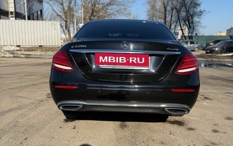 Mercedes-Benz E-Класс, 2019 год, 3 600 000 рублей, 4 фотография
