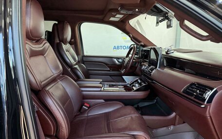 Lincoln Navigator, 2019 год, 8 499 000 рублей, 12 фотография