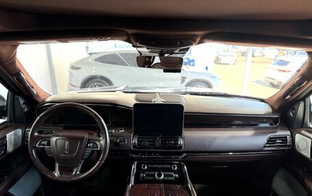 Lincoln Navigator, 2019 год, 8 499 000 рублей, 10 фотография