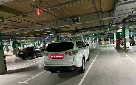 Toyota Highlander III, 2014 год, 2 700 000 рублей, 6 фотография