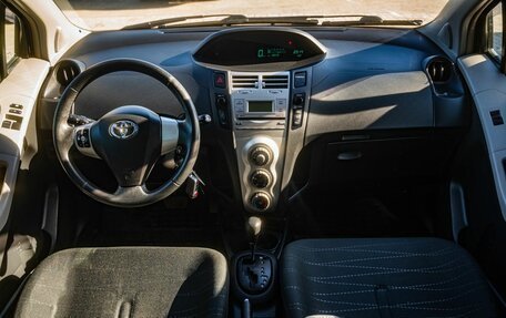 Toyota Yaris III рестайлинг, 2008 год, 650 000 рублей, 15 фотография