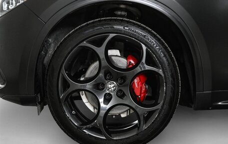 Alfa Romeo Stelvio, 2023 год, 6 790 000 рублей, 8 фотография