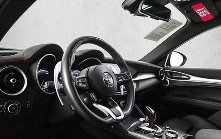 Alfa Romeo Stelvio, 2023 год, 6 790 000 рублей, 13 фотография