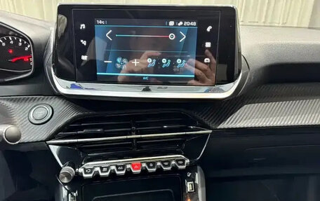 Peugeot 2008 II, 2022 год, 1 252 000 рублей, 12 фотография