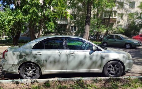 Toyota Avensis III рестайлинг, 2004 год, 700 000 рублей, 2 фотография